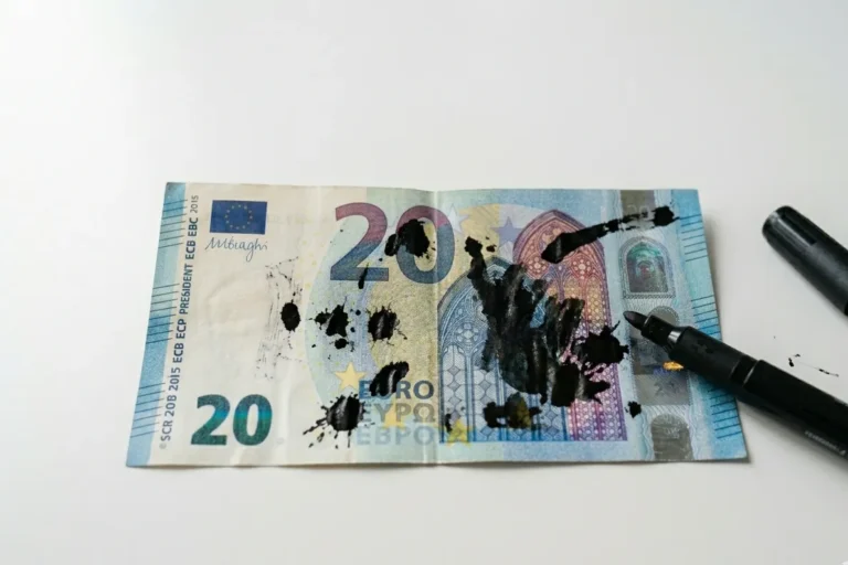 billet marque au feutre noir